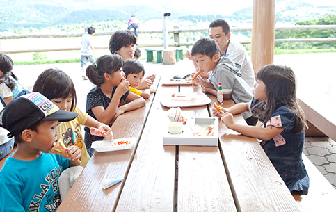 フードコートイメージ