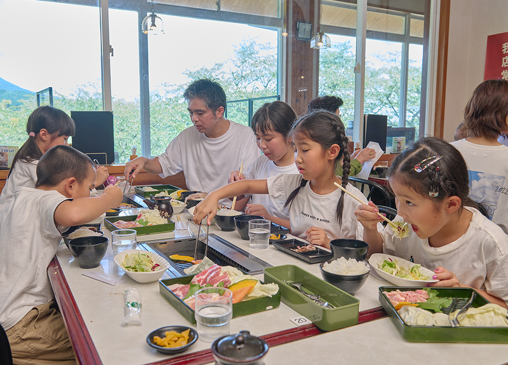 お昼ご飯はまきばのレストランでゆっくり