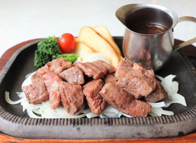 お昼ご飯はまきばのレストランでゆっくり